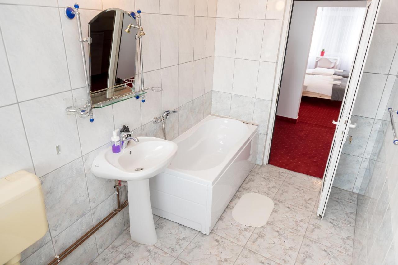 Bao Apartament & Rooms Oradea Exteriör bild